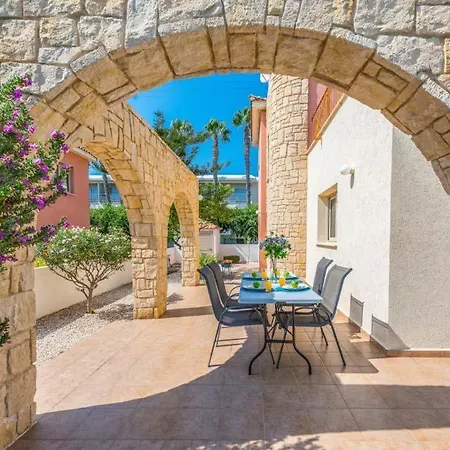 In Sleeps 6 Includes Swimming Pool Air Con And Wifi 3 1 Κισσόνεργα