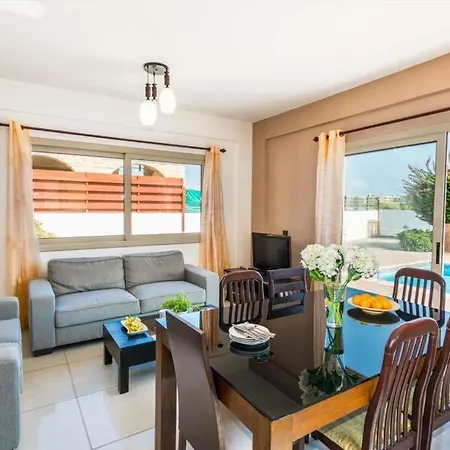 In Sleeps 6 Includes Swimming Pool Air Con And Wifi 3 1 Villa *