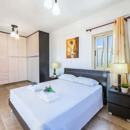 In Sleeps 6 Includes Swimming Pool Air Con And Wifi 3 1 Κισσόνεργα
