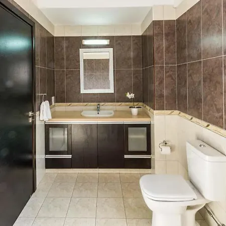 Βίλα In Sleeps 6 Includes Swimming Pool Air Con And Wifi 3 1