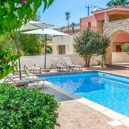 In Sleeps 6 Includes Swimming Pool Air Con And Wifi 3 1 *