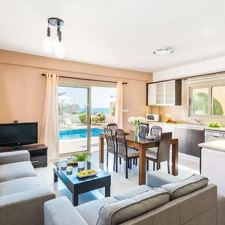 In Sleeps 6 Includes Swimming Pool Air Con And Wifi 3 1 * Κισσόνεργα