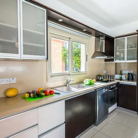 In Sleeps 6 Includes Swimming Pool Air Con And Wifi 3 1 Βίλα