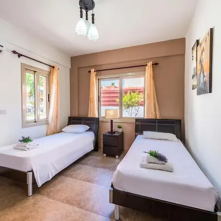 In Sleeps 6 Includes Swimming Pool Air Con And Wifi 3 1 Villa *