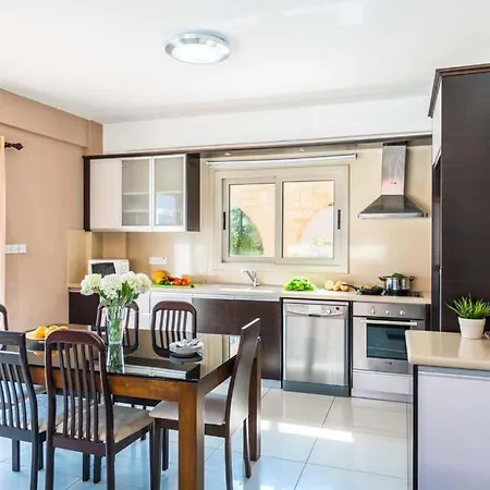 In Sleeps 6 Includes Swimming Pool Air Con And Wifi 3 1 Βίλα Κισσόνεργα