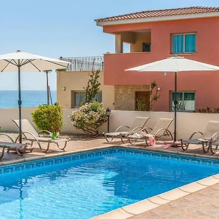 In Sleeps 6 Includes Swimming Pool Air Con And Wifi 3 1 Kissonerga