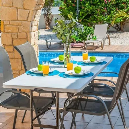 Βίλα In Sleeps 6 Includes Swimming Pool Air Con And Wifi 3 1 Κισσόνεργα