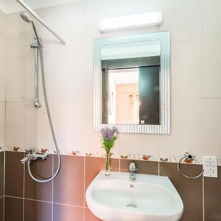 In Sleeps 6 Includes Swimming Pool Air Con And Wifi 3 1 Villa *